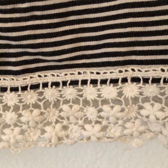 Abercrombie & Fitch Crop Striped T-Shirt with Crochet Hem Medium - Picture 4 of 7